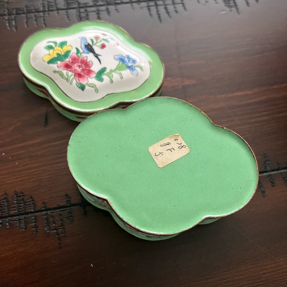 Vintage Chinese canton enamel quatrefoil box
